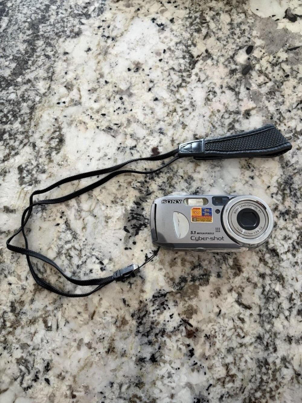 Sony Cyber-shot DSC-P93A 5.1MP Digital Camera Silver For Parts Not Working